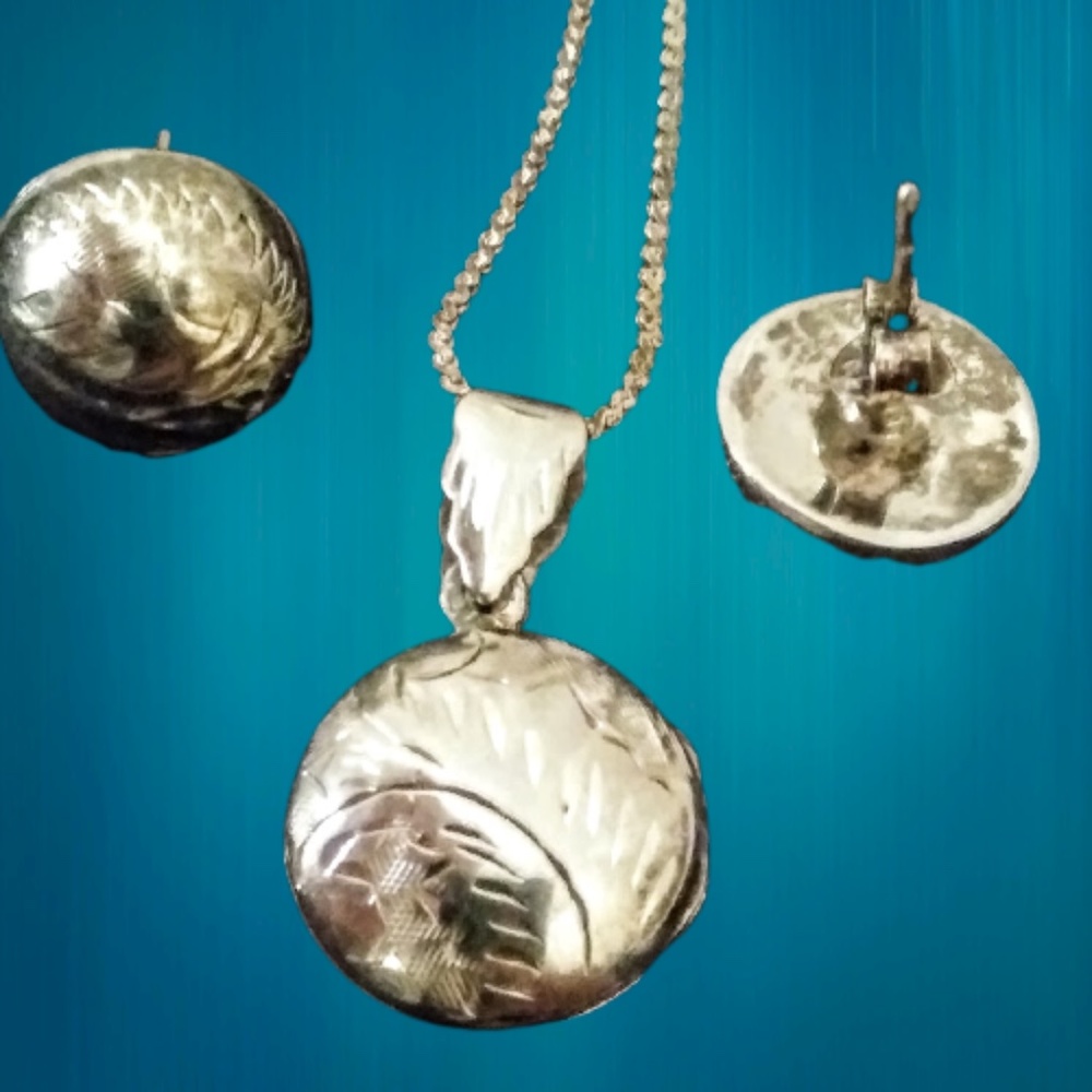 925 Silver Stamped Locket/Earrings Set 🎉2X Host Pick🎉 - Picture 5 of 13